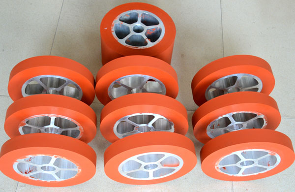 Hard Industrial Rubber Rollers for woodworking machinery industry